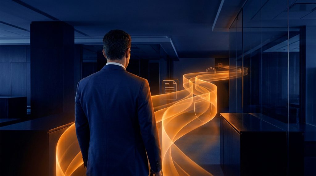 Un homme en costume regarde des flux de données lumineuses symbolisant la protection juridique dans un bureau sombre.